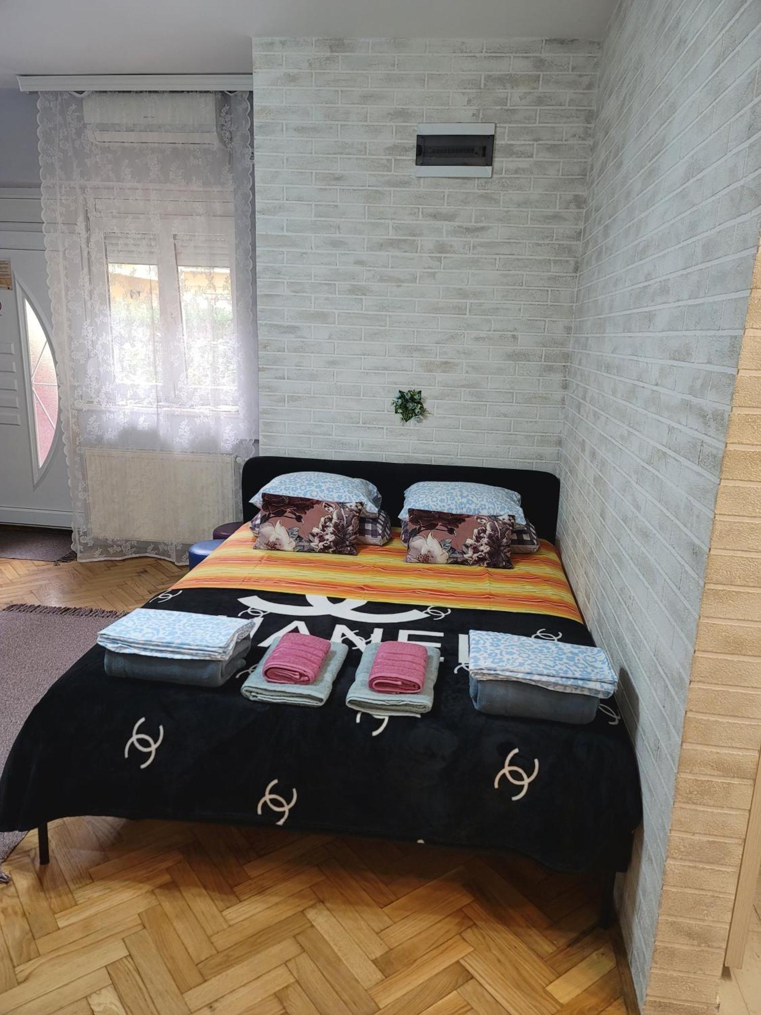 Apartman "Garden" Novi Sad Exterior foto